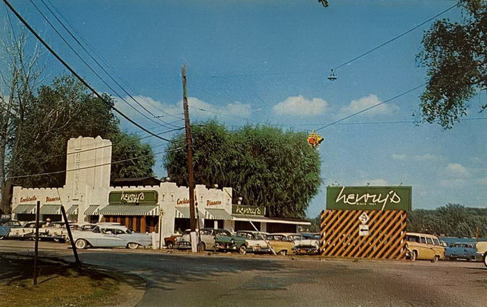 Henrys Restaurant (Henrys on the River) - Old Post Card